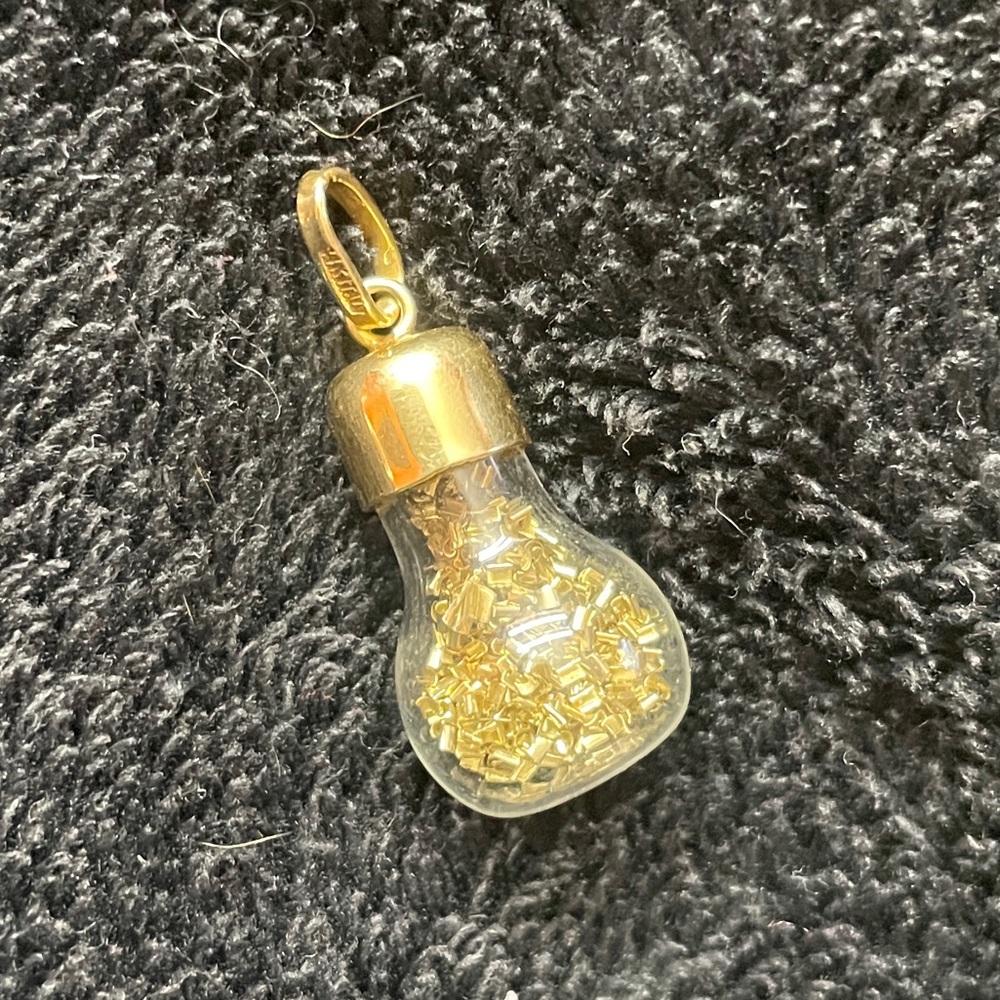 14kt Glass Bottle with REAL Gold Nuggets
VINTAGE from the 70s
Hard to Find these